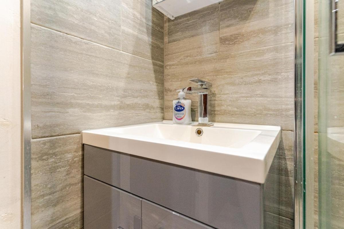 Cozy Flat In Walsall Town Centre Bagian luar foto