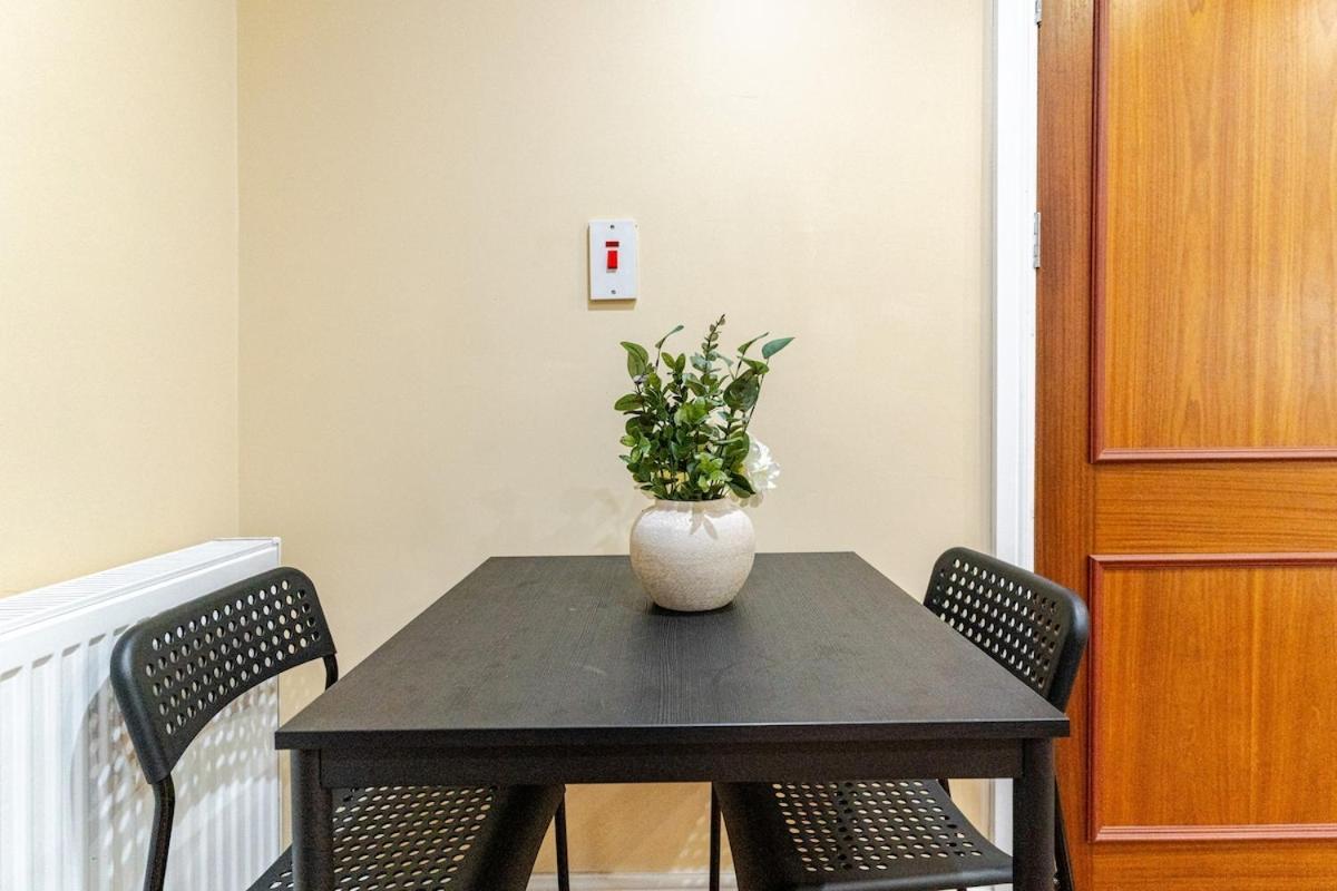 Cozy Flat In Walsall Town Centre Bagian luar foto