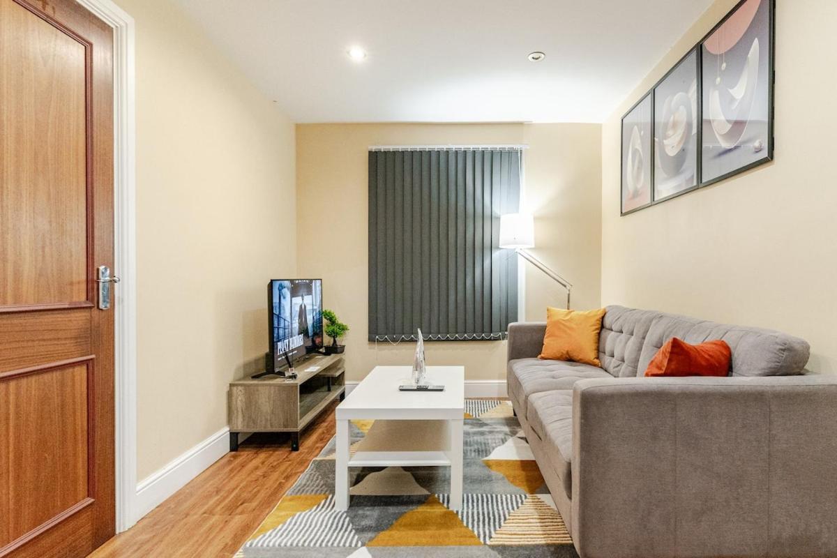Cozy Flat In Walsall Town Centre Bagian luar foto